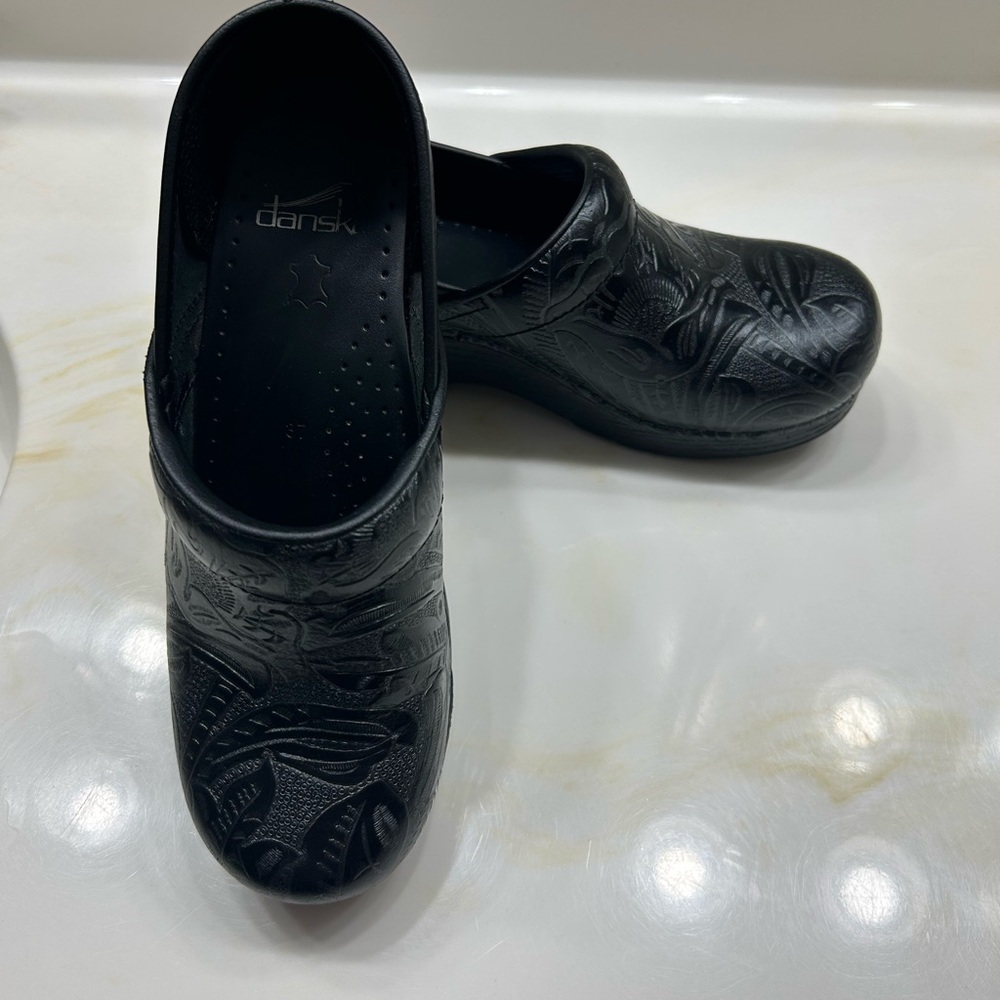 Dansko Women’s Tooled Black Clogs